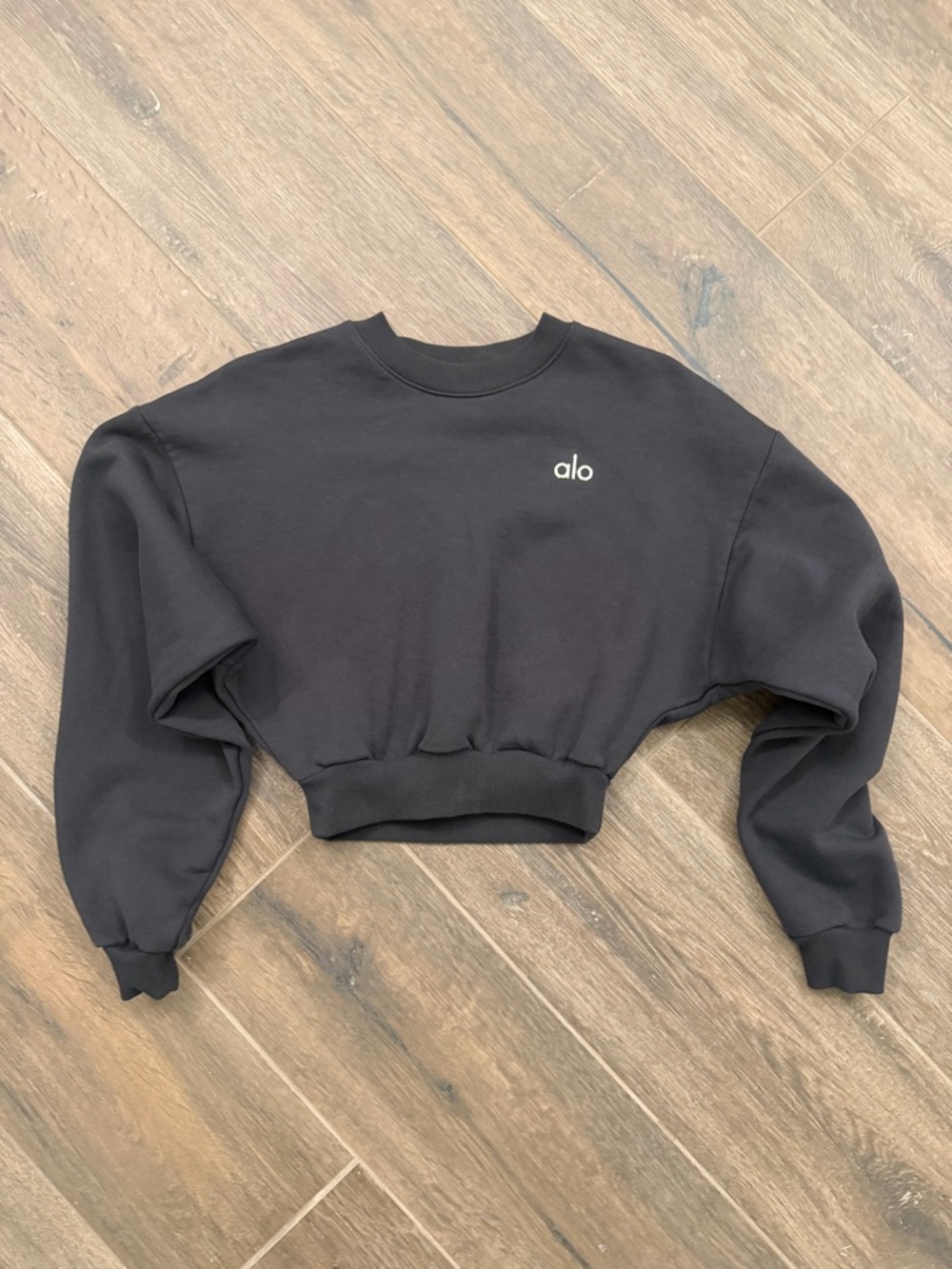 ALO Yoga Black Cropped Crew Sweatshirt